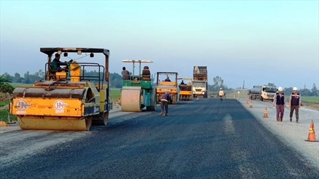 Xây dựng công trình đường sắt và đường bộ