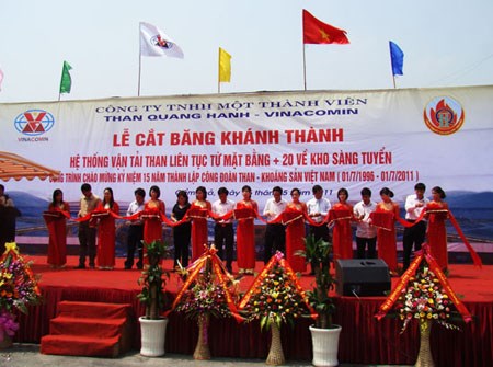 Cắt băng khánh thành hệ thống vận tải than liên tục